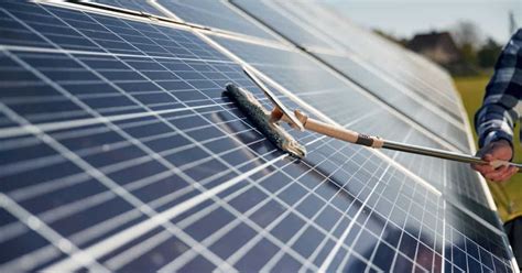 Nettoyage des panneaux solaires : tarifs 2024 et Infos.